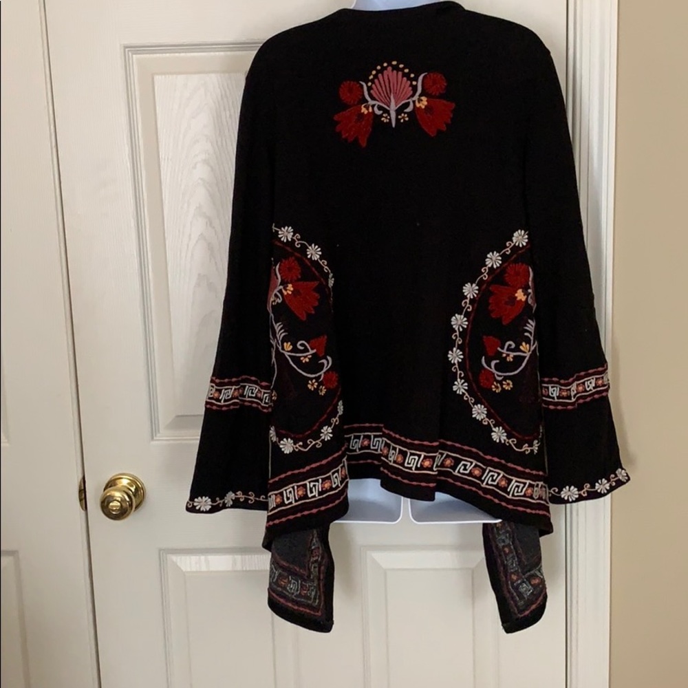 Caite Topper - image 4